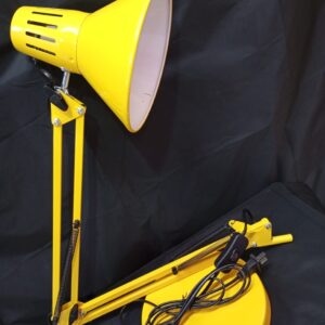 Lámpara de mesa con base color amarillo  Desk Lamp