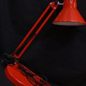 Lámpara de mesa con base color rojo
