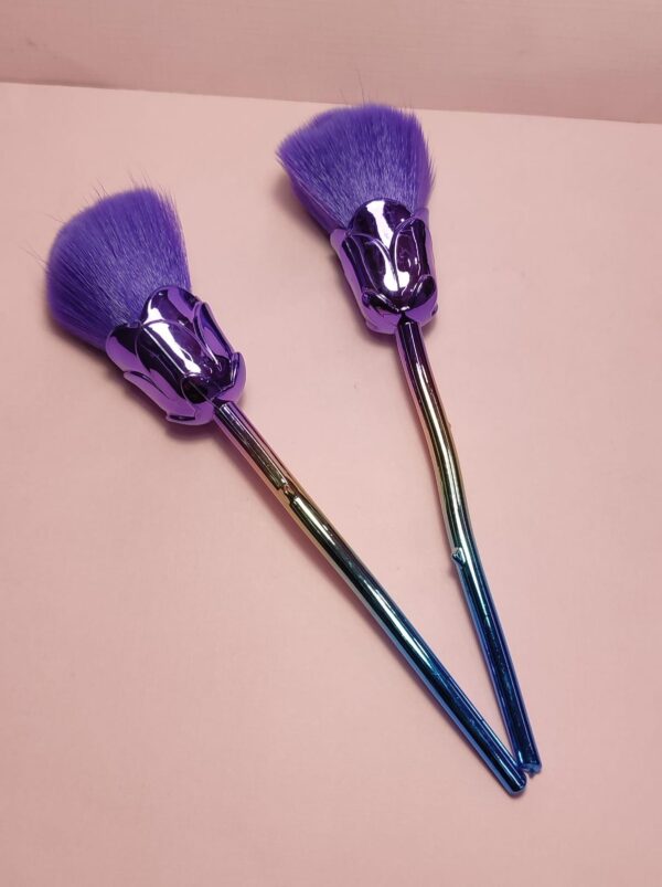 Bledo color morado en forma de rosa