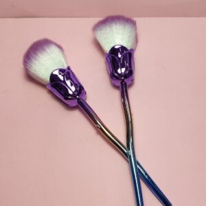 bledo  banco con  morado en forma de rosa