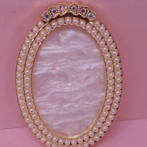 Exhibidor de mostrario (base para mezclas de gel uñas) forma de óval dorado con blanco y perlas