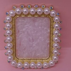 Exhibidor de mostrario (base para mezclas de gel uñas) forma cudrada dorado con blanco y perlas