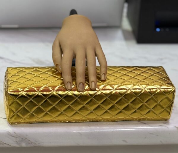 Apoya brazos dorado