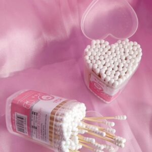 Caja de hisopos en forma de corazón