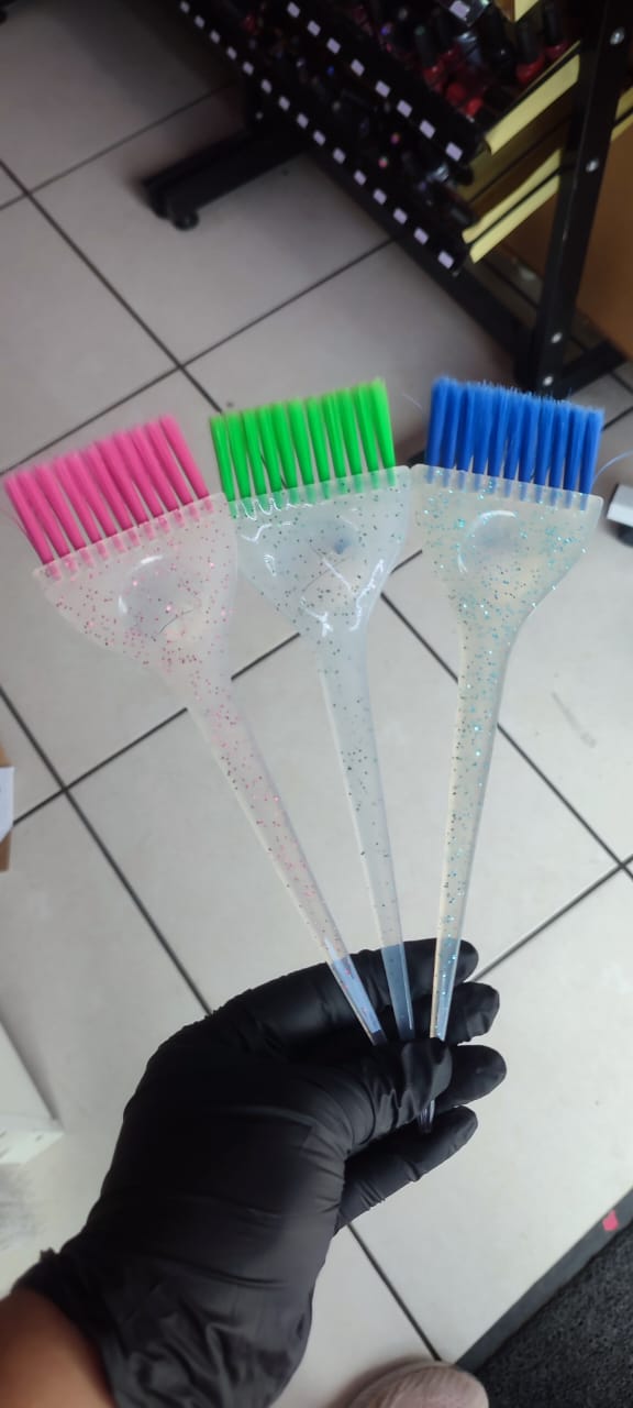 Brocha para aplicar tinte de colores